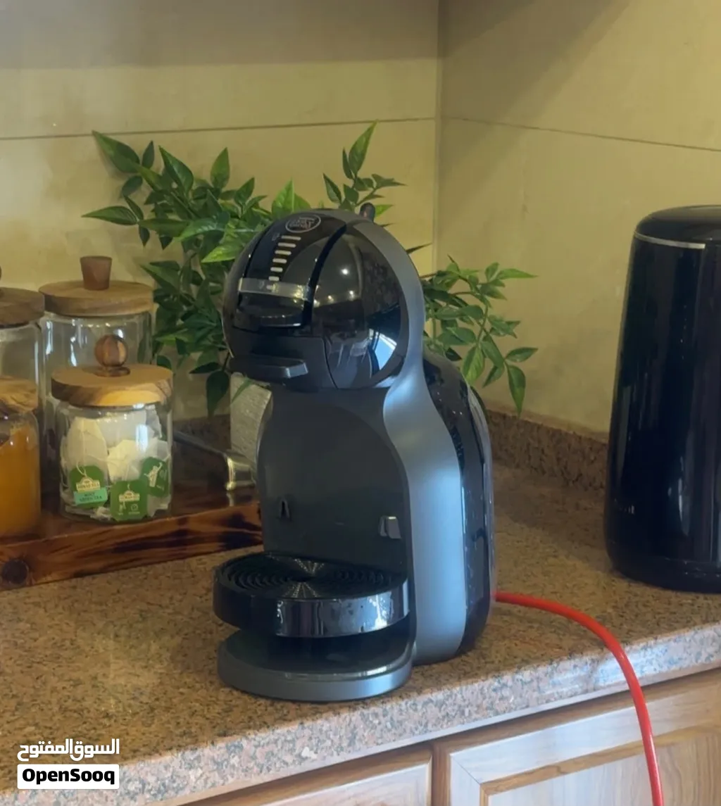 ماكينة قهوة Dolce gusto شبه جديدة