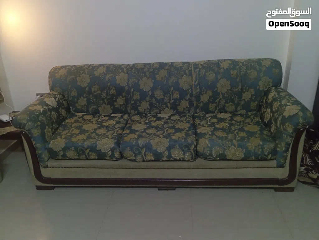 طقم كنب [كنبة ثلاثية وثنائية ومفردة] والثنائية تتحول لسرير