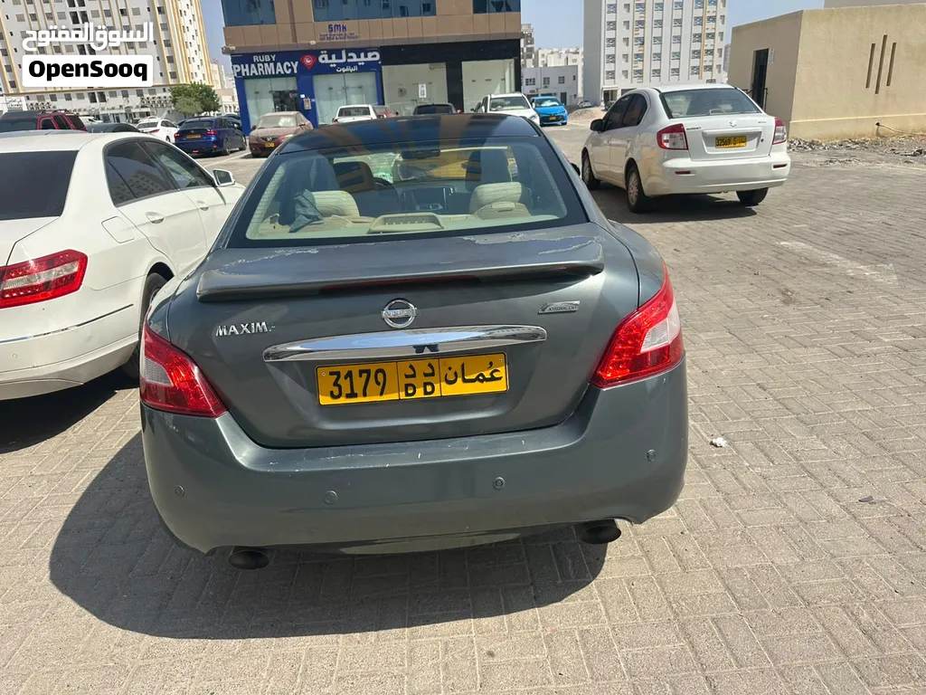 Nissan maxima
