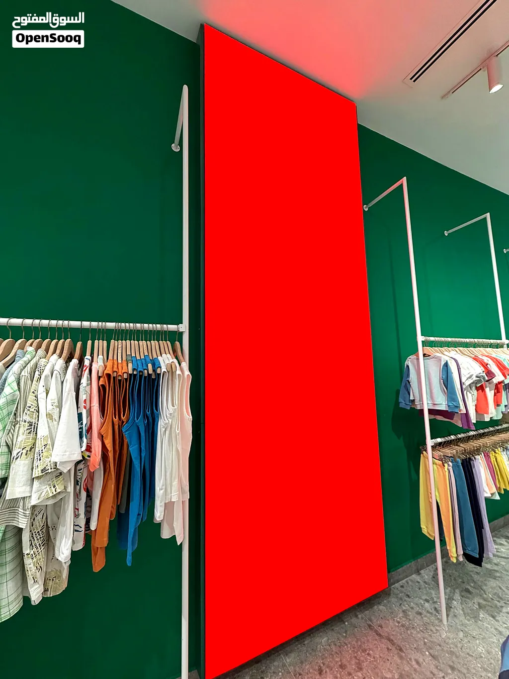 شاشة LED داخلية عمودية 3.68 × 1.28 م للبيع Indoor LED Screen 3.7m x 1.3m