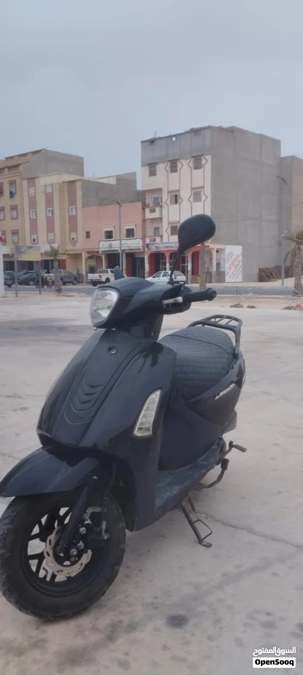 سكوتر بحال جيدة للبيع بمدينة الداخلة