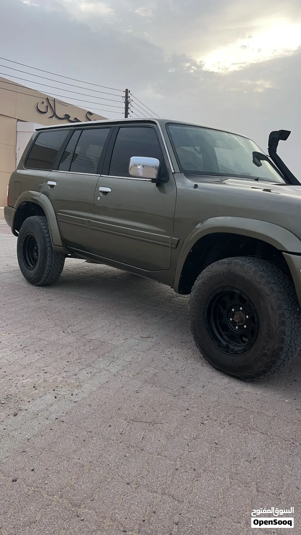 نيسان عليه أمريكي