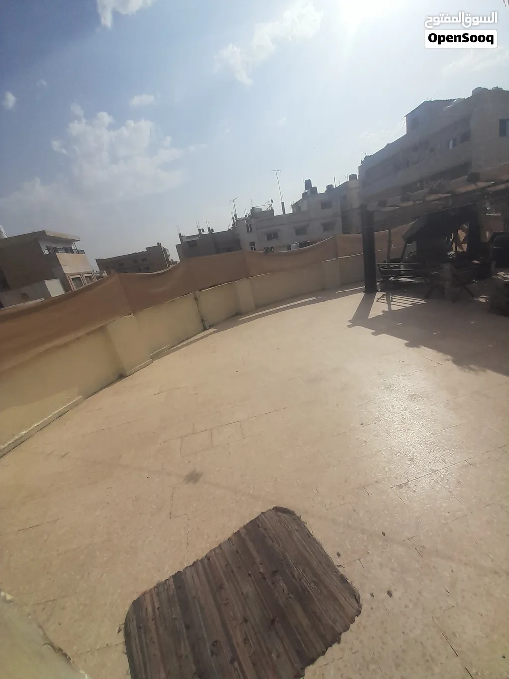طابق اول بعمارة تجارية