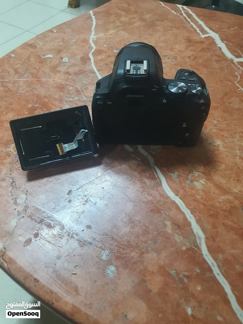 كاميرا كانون 250d شغالة فقط تحتاج شاشة