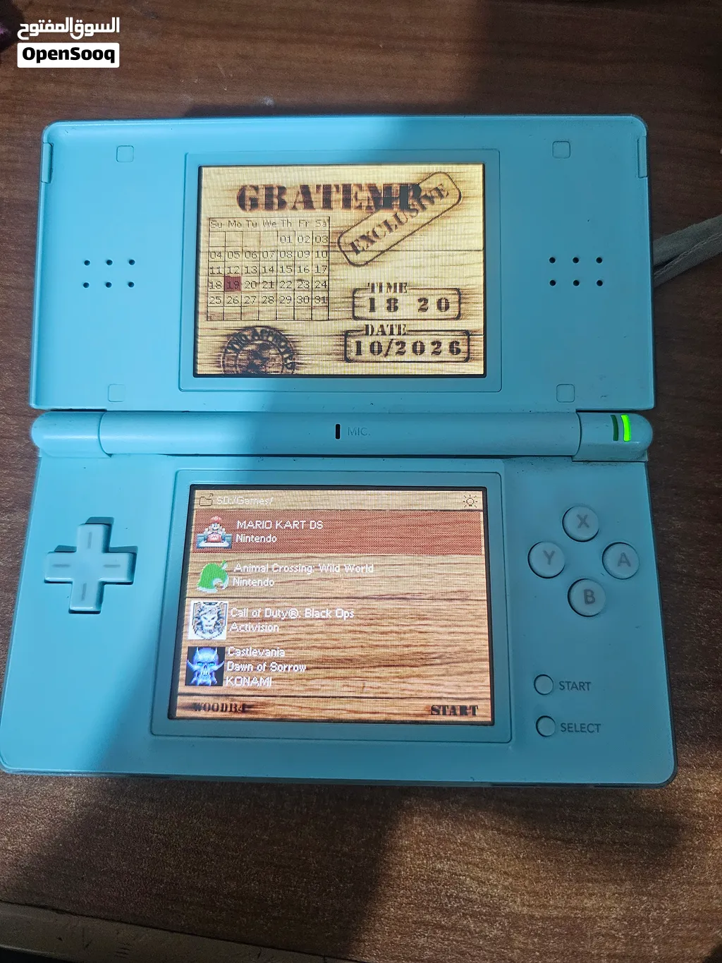 للبيع nintendo ds lite باللون الاخضر المميز مع قلم اللمس الخاص به