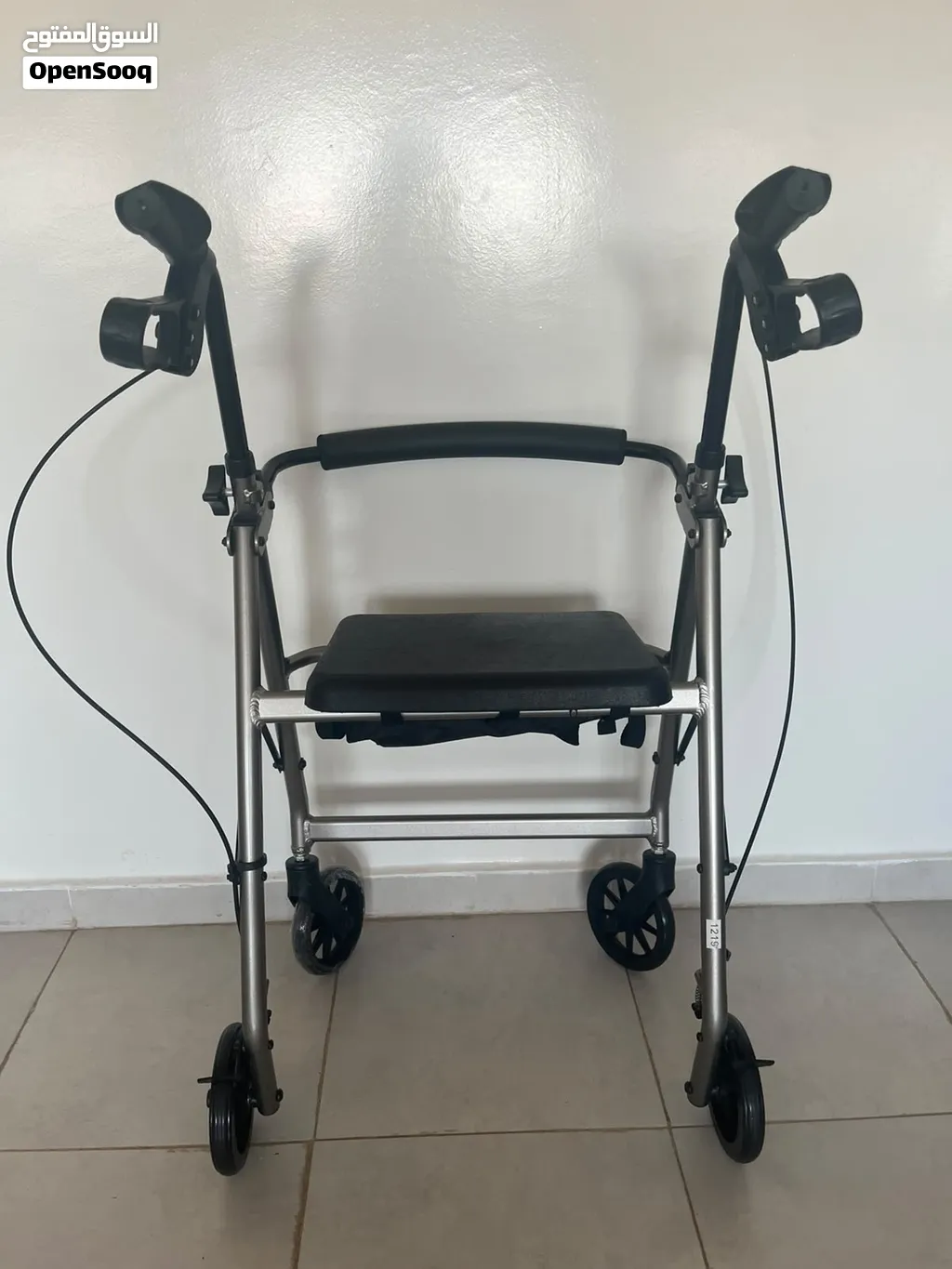 Déambulateur 4 roues avec siège