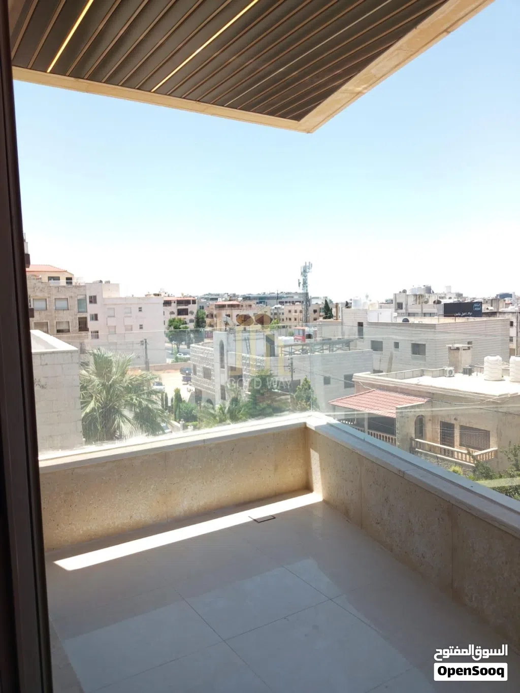 عقار مميز في موقع مميز في ام اذينة شقة أخير مع روف 216م / ref 1396