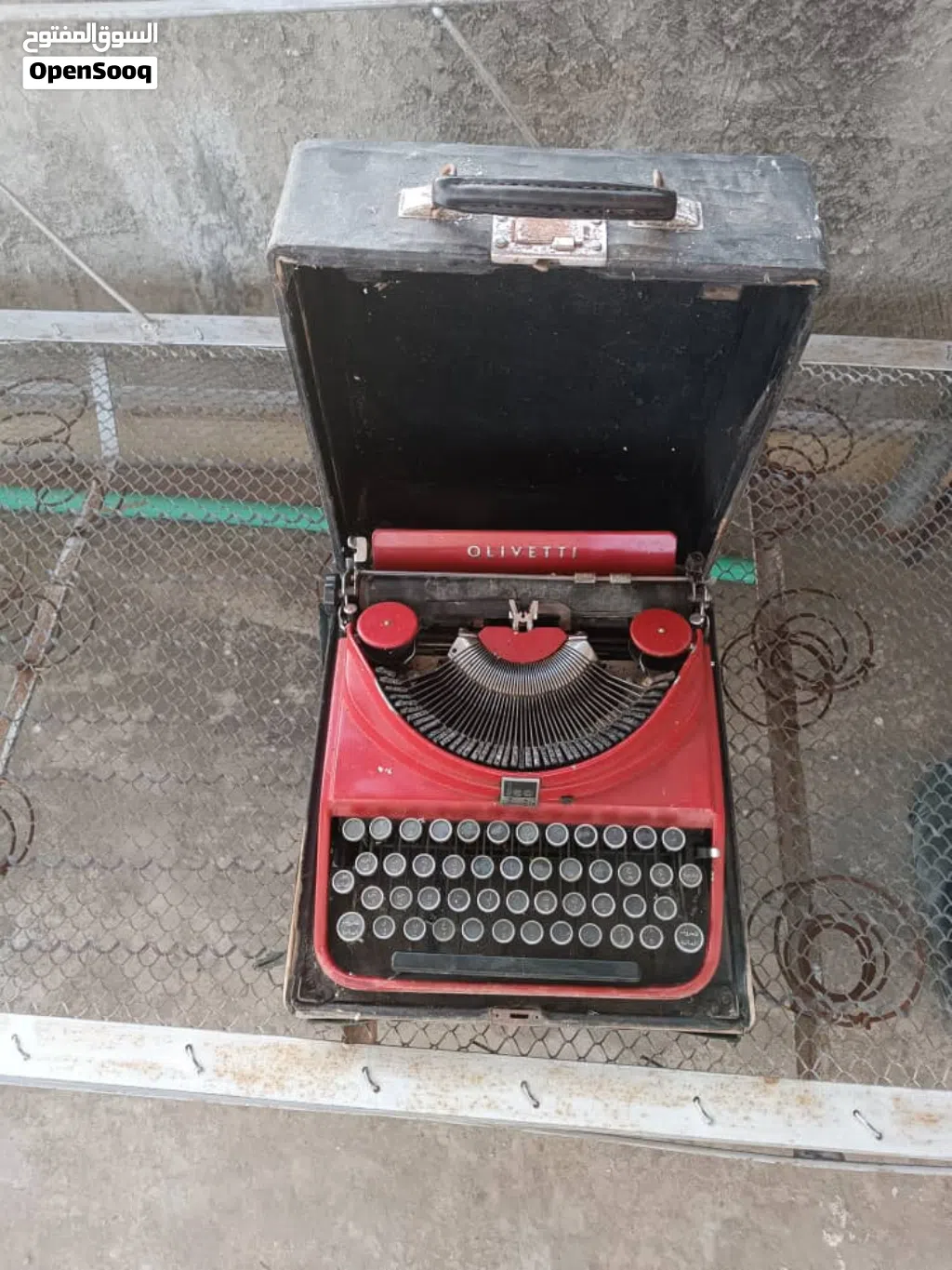 للبيع آلة كاتبة أثرية نادرة ماركة Olivetti MP1 Ico