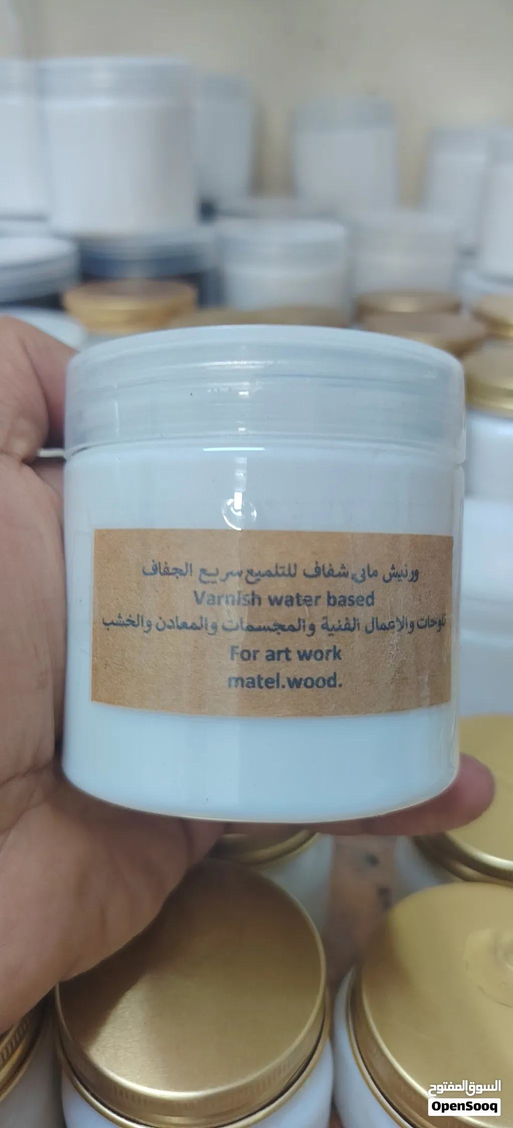 ورنيش مائي للأعمال الفنيه