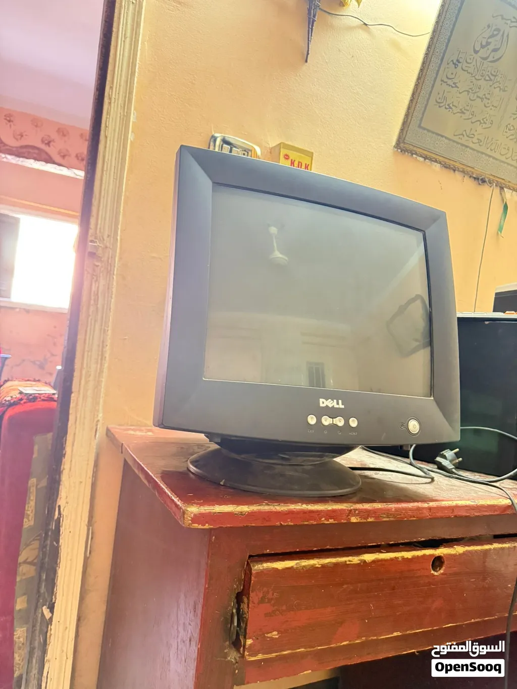 شاشة كمبيوتر ديل بحالة جيدة للبيع