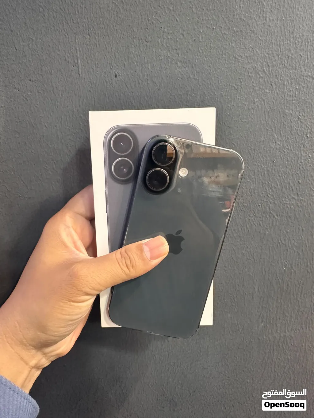 Used iPhone 17 256GB Black Original Box Excellent ConditionBattery health 94%. 6 month warranty.