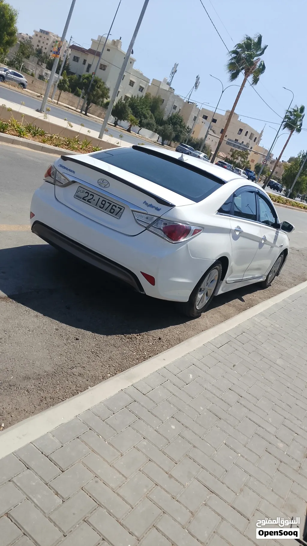 هيونداي سوناتا 2013 صالون سيدان هايبرد مرخصة حديثا بميزات متقدمة ولون ابيض لا تحتاج لاي صيانه