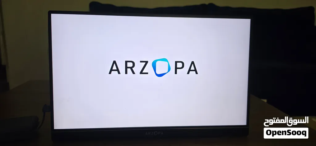 شاشة العاب 144hz خفيفة الوزن جدا و سهلة النقل و الاستخدام في اي مكان