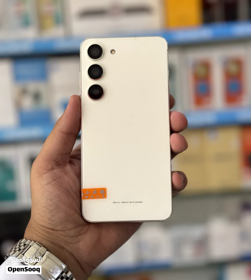 عرض خااص : Samsung S23 256gb هاتف نظيف جدا بحالة الوكالة بدون اي شموخ أو أعطال مع ضمان و ملحقات