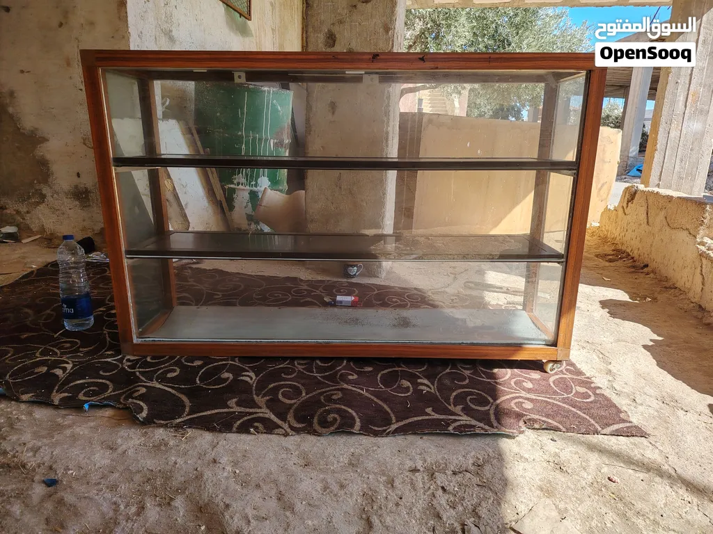 تخوت للبيع بحال الوكالة وطاولة معجنات