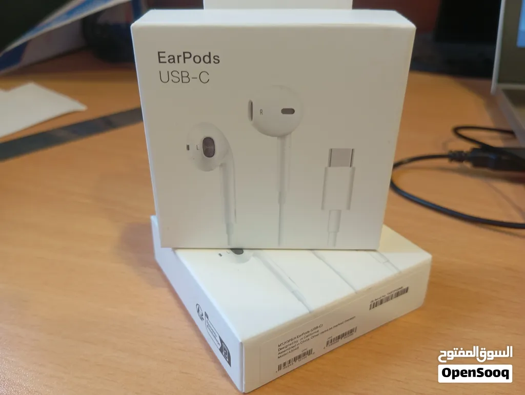 werid earphone typ c for sale