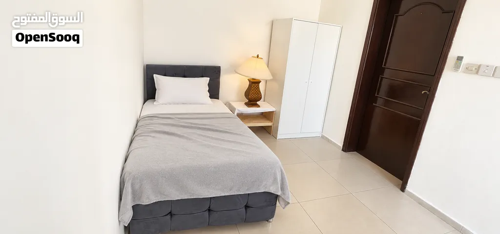 Room with attached Bathroom and Shared Kitchen. electricity water WiFi included. private entrance