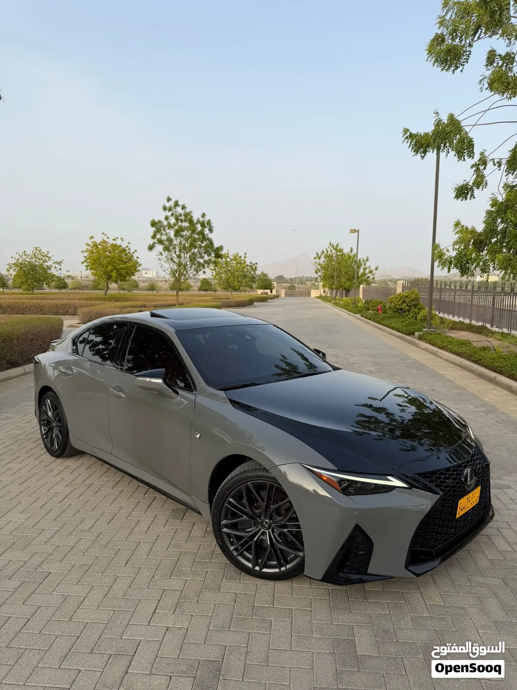 للبيع لكزس ls 350 فئة نادره جدا وبحادث بسيط جدا