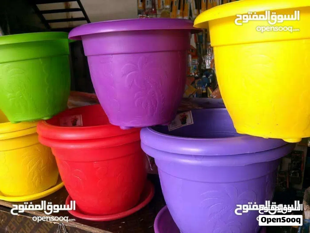 قواوير زرع باحجام و اشكال و الوان متعدده