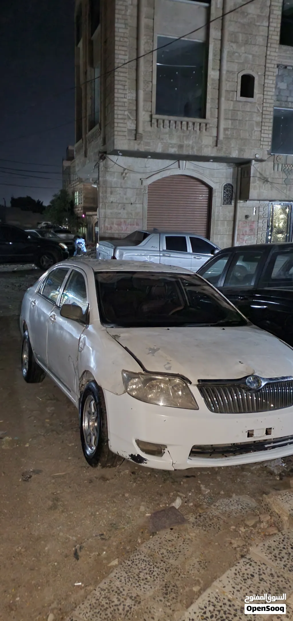 سياره كورولا مديل 2005 عرطه البيع 900 الف ومنزل مكانه صنعاء مذبح جواله المنعي