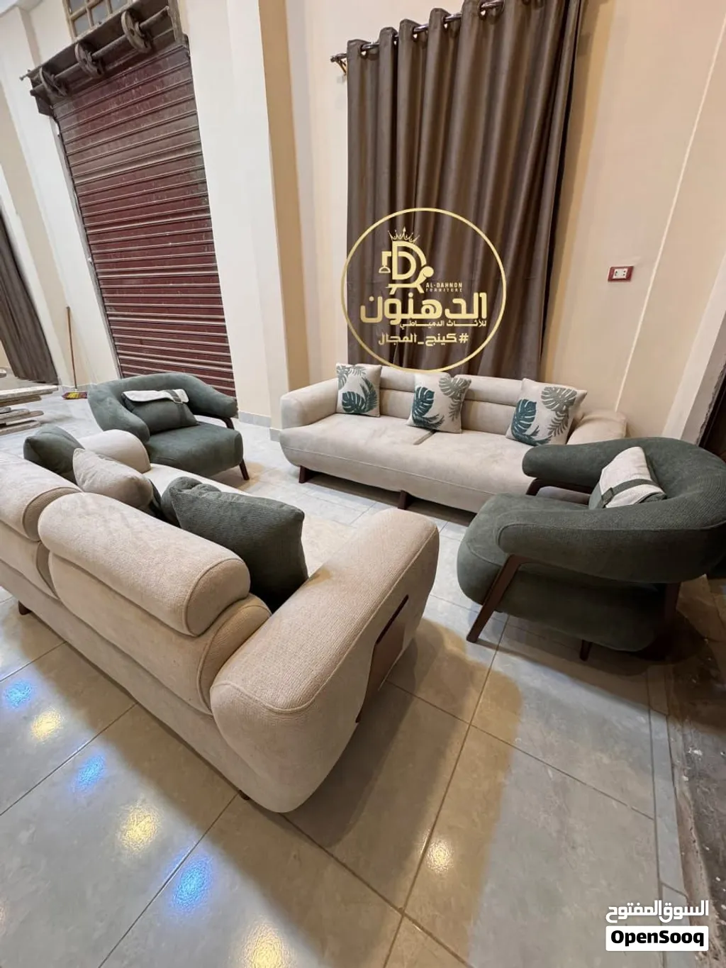طقم جلوس تركي مكون من كنبتين وكرسيين وتربيزة