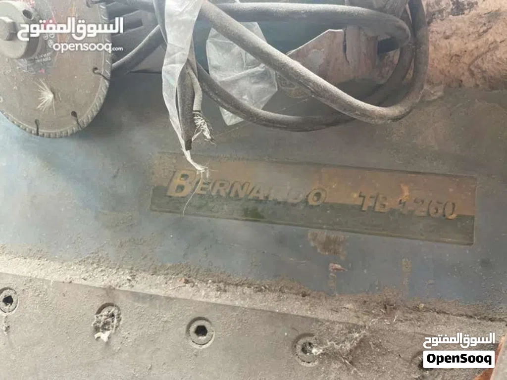 عدد صناعية اجنبية مقص وطعاجة ومشكلة
