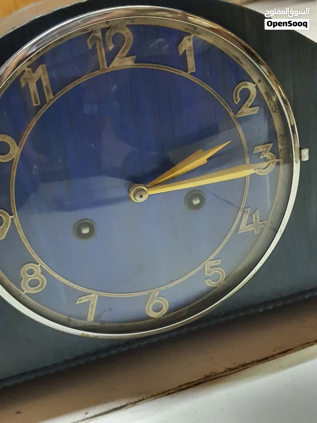 Antique German Deco style table mantel clock in oak wood from 1930
