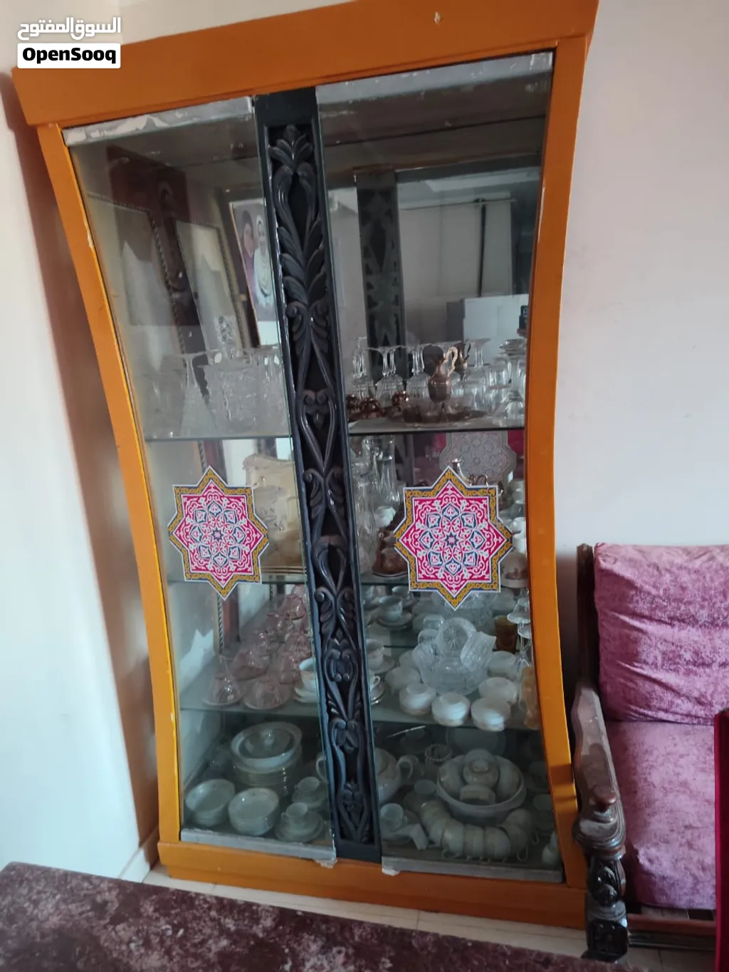 غرفه سفره كامله مكونه من نيش، بوفيه، سفره 4 كراسي و بانكيت شيك جدا وببلاش