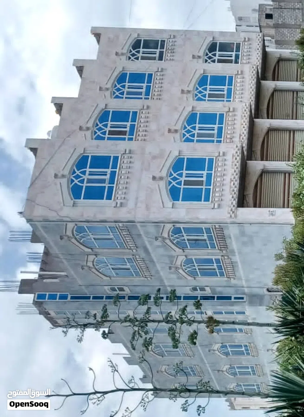 عماره للبيع السعر مليون وثمان مائة ألف سعودي نهائي على شارعين قبله لدائري شارع فقط 8شقق 4 فتحات