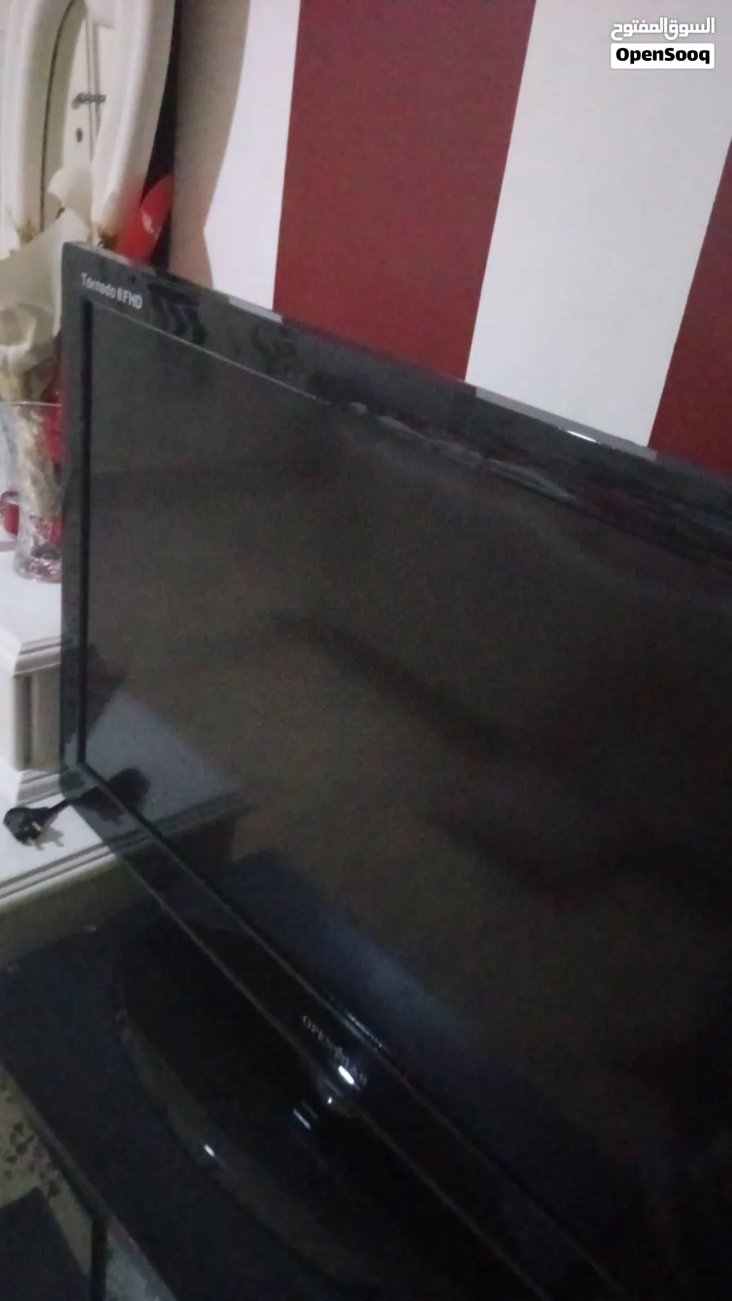 شاشة 42 بوصة بحالة جيدة