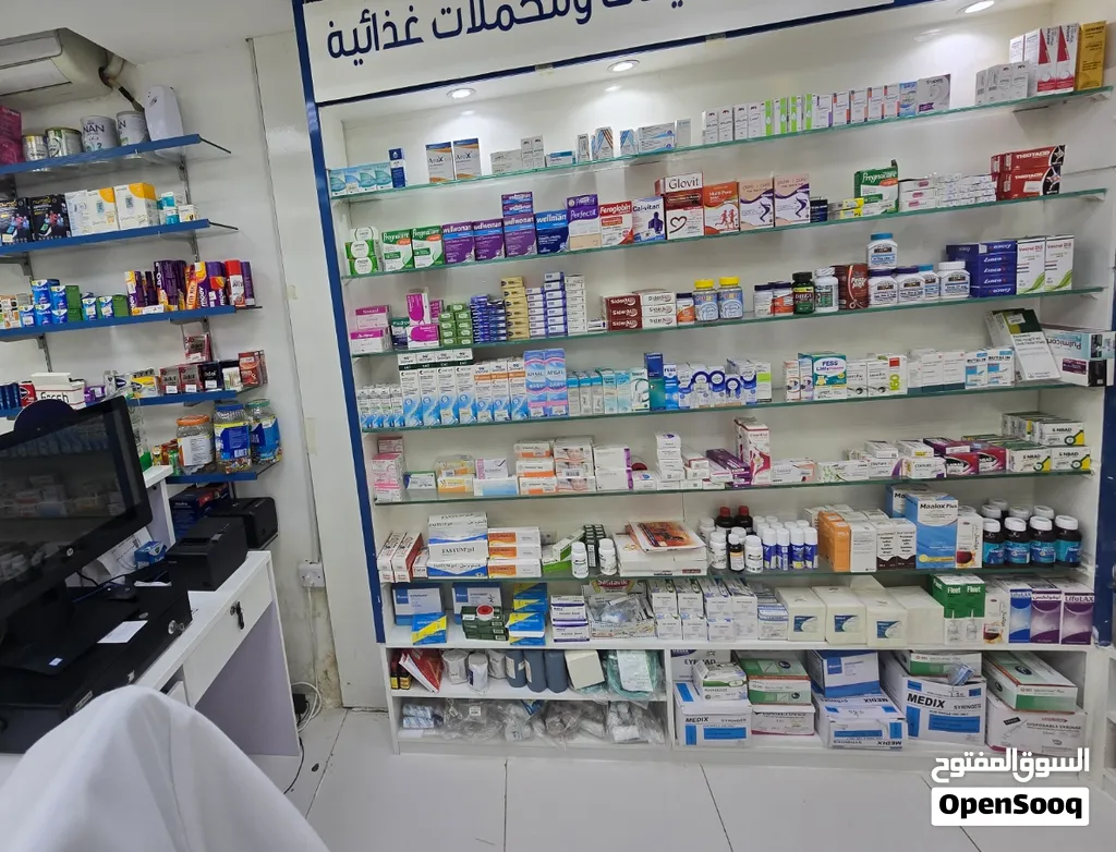 مخزن ادوية عجمان الصناعية + صيدلية في شارع رئيسي في النعيمية للبيع العاجل Drug store + pharmacy for