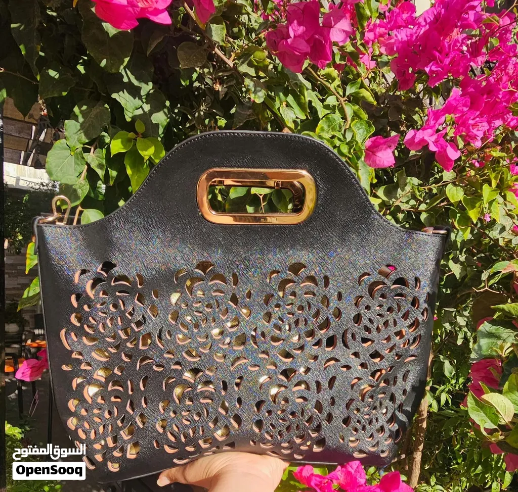 شنطة مايكل كورس Michael Kors سوداء مع ذهبي – First Copy