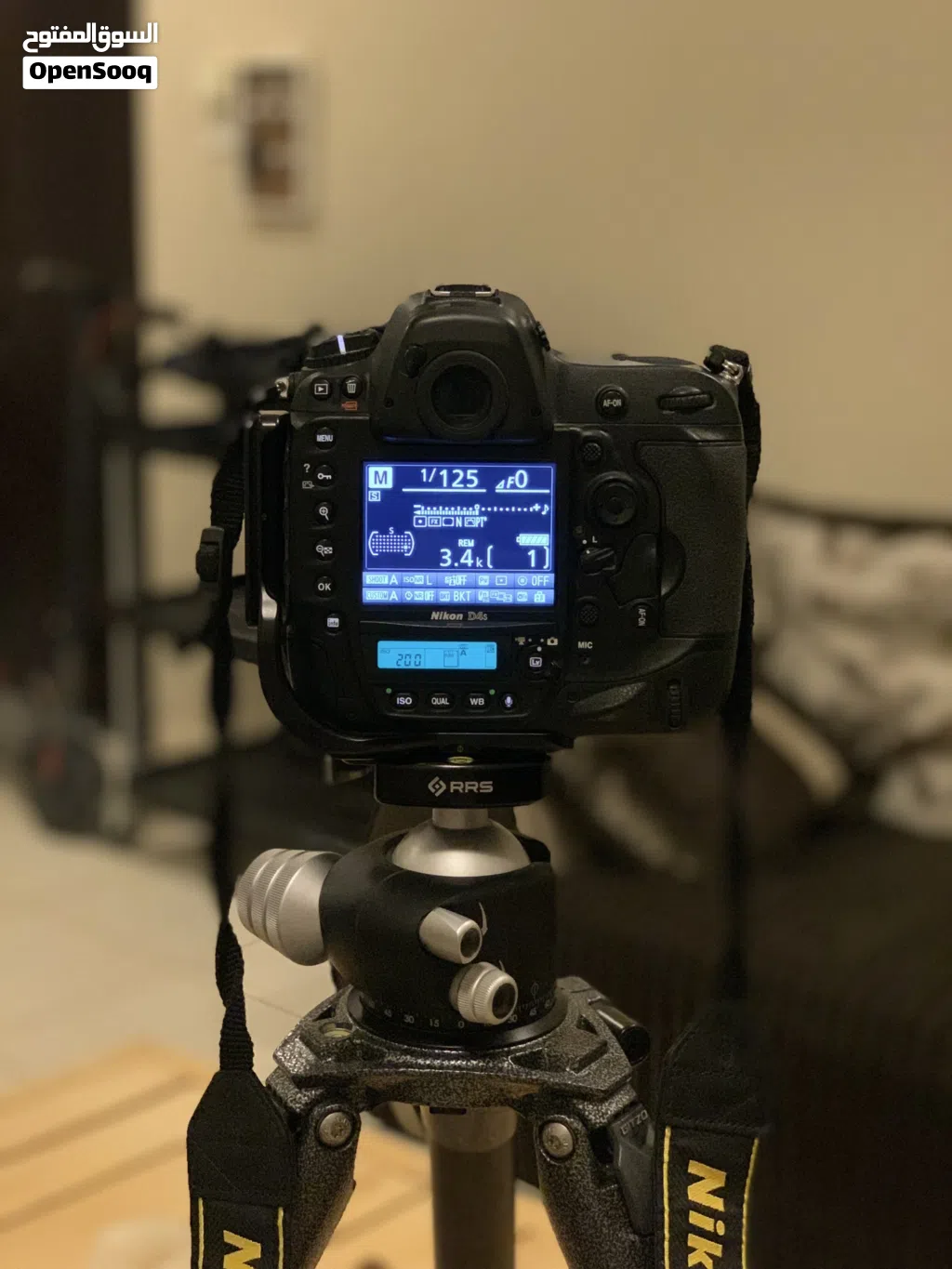 للبيع كاميرة نيكون D4s الاحترافية مع عدسات ومعدات تصوير الاستوديو