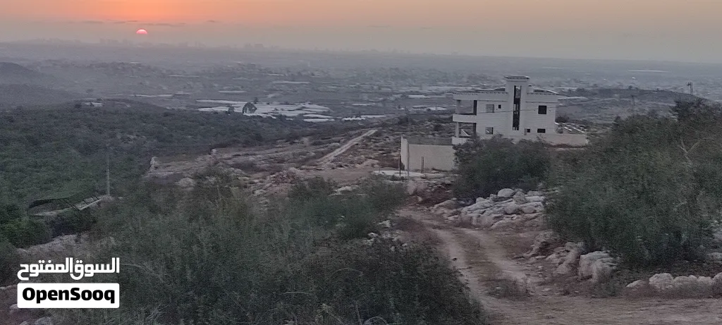 قطعة ارض منطقة فلل وشاليهات منظر ساحر مطل على الساحل بإطلالة ما الها مثيل