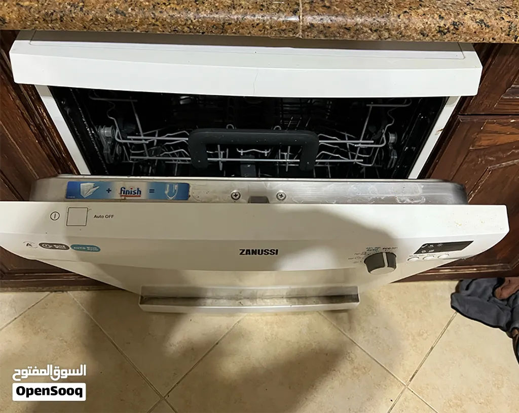 جلاية صحون زانوسي ZANUSSI 60 سم – 12 طقم – A+ موفرة للطاقة – مستعملة بحالة ممتازة وشغالة