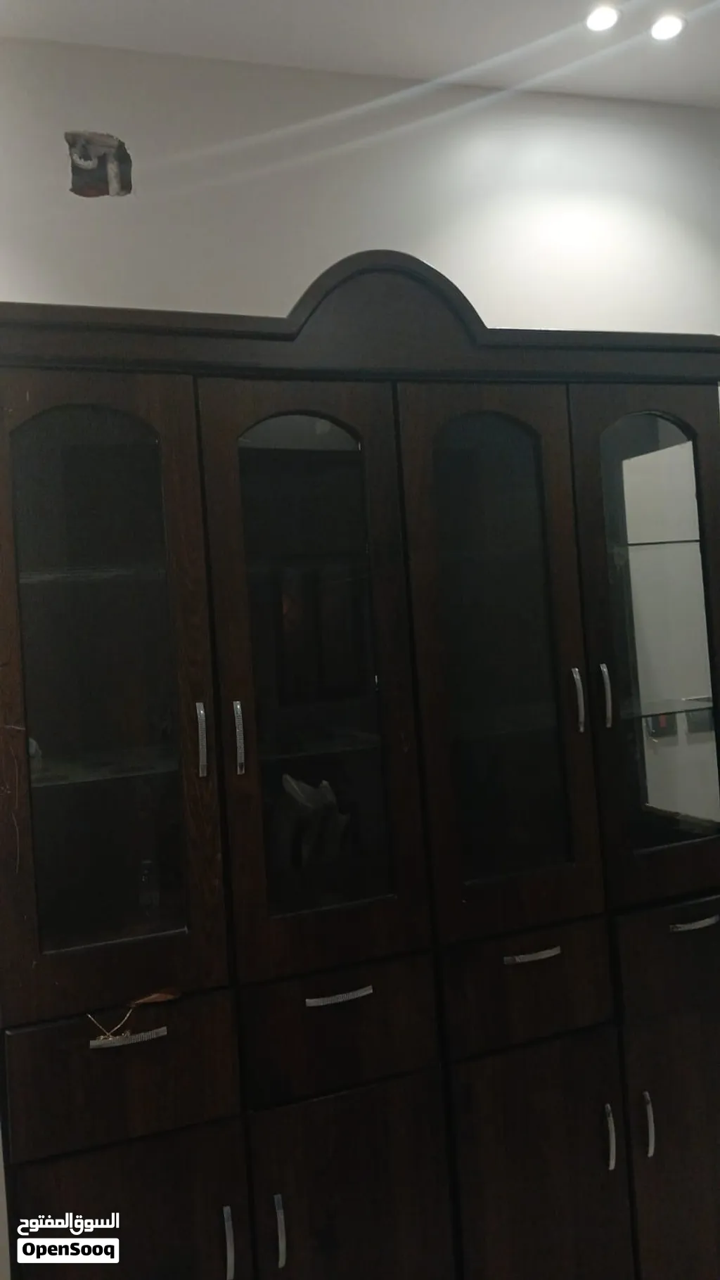 طاولة طعام من 8 كراسي مع دولاب البوفيه