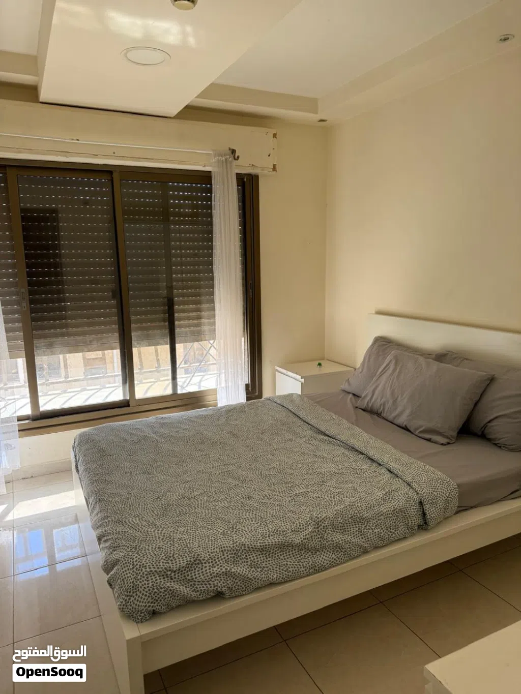 استوديو ديلوكس مع برندة في منطصفة الشميساني - Deluxe studio with a balcony in the middle of Shmeisa
