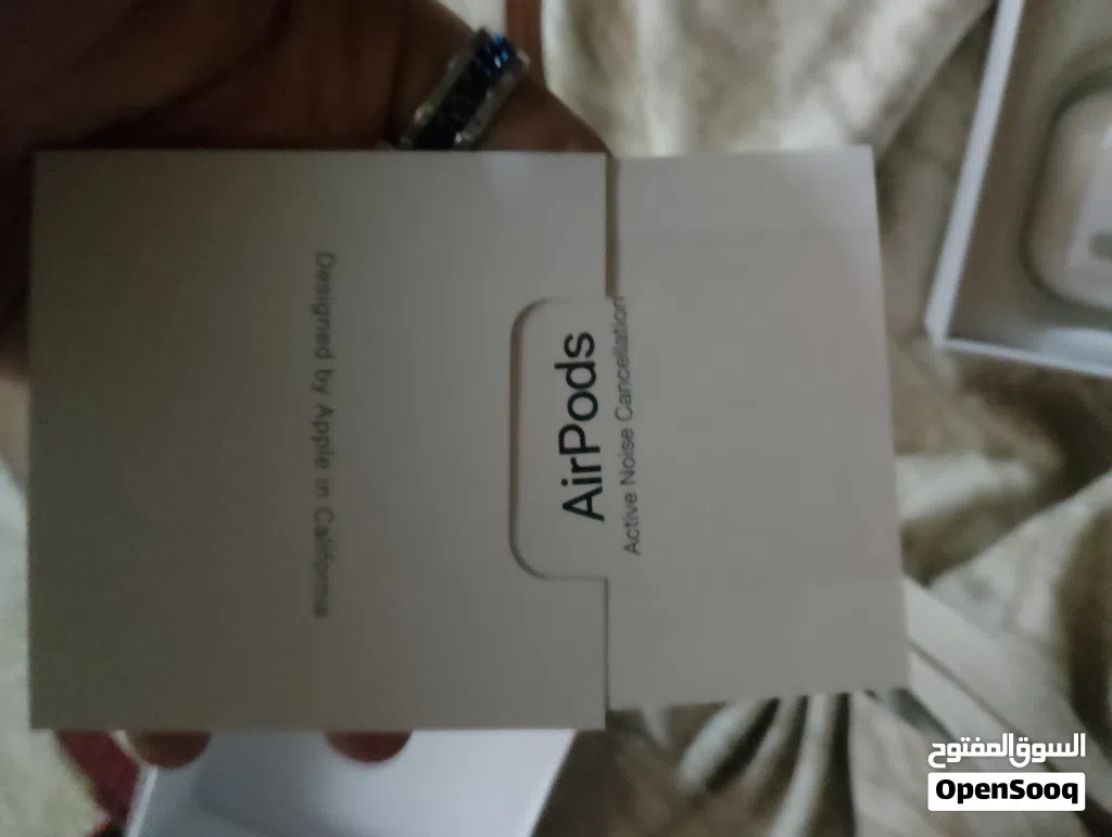 APPLE AIRPODS 4