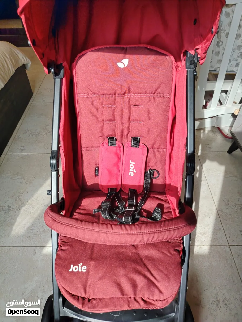 عربايه أطفال ماركه joli نظيفه شبه جديد