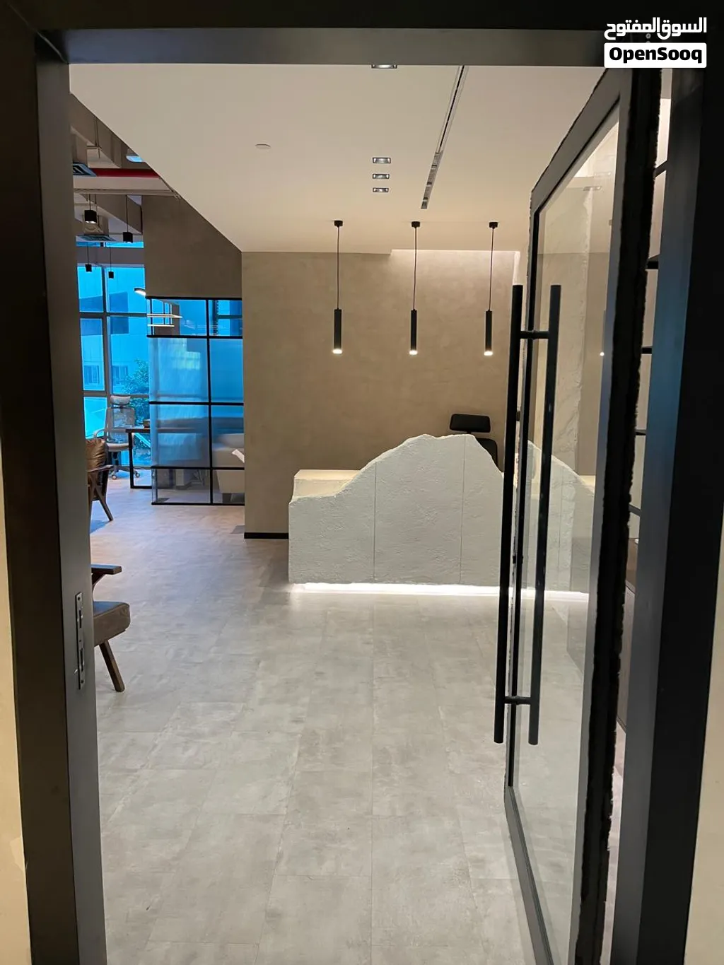 مكتب مجهز ومفروش بالكامل للتنازل – الدانة، أبوظبي Fully Fitted & Furnished Office for Takeover –