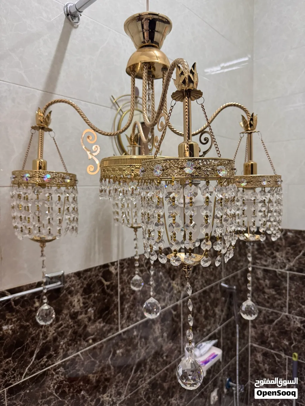 أبيع ثريا بسعر 80 ريالاً