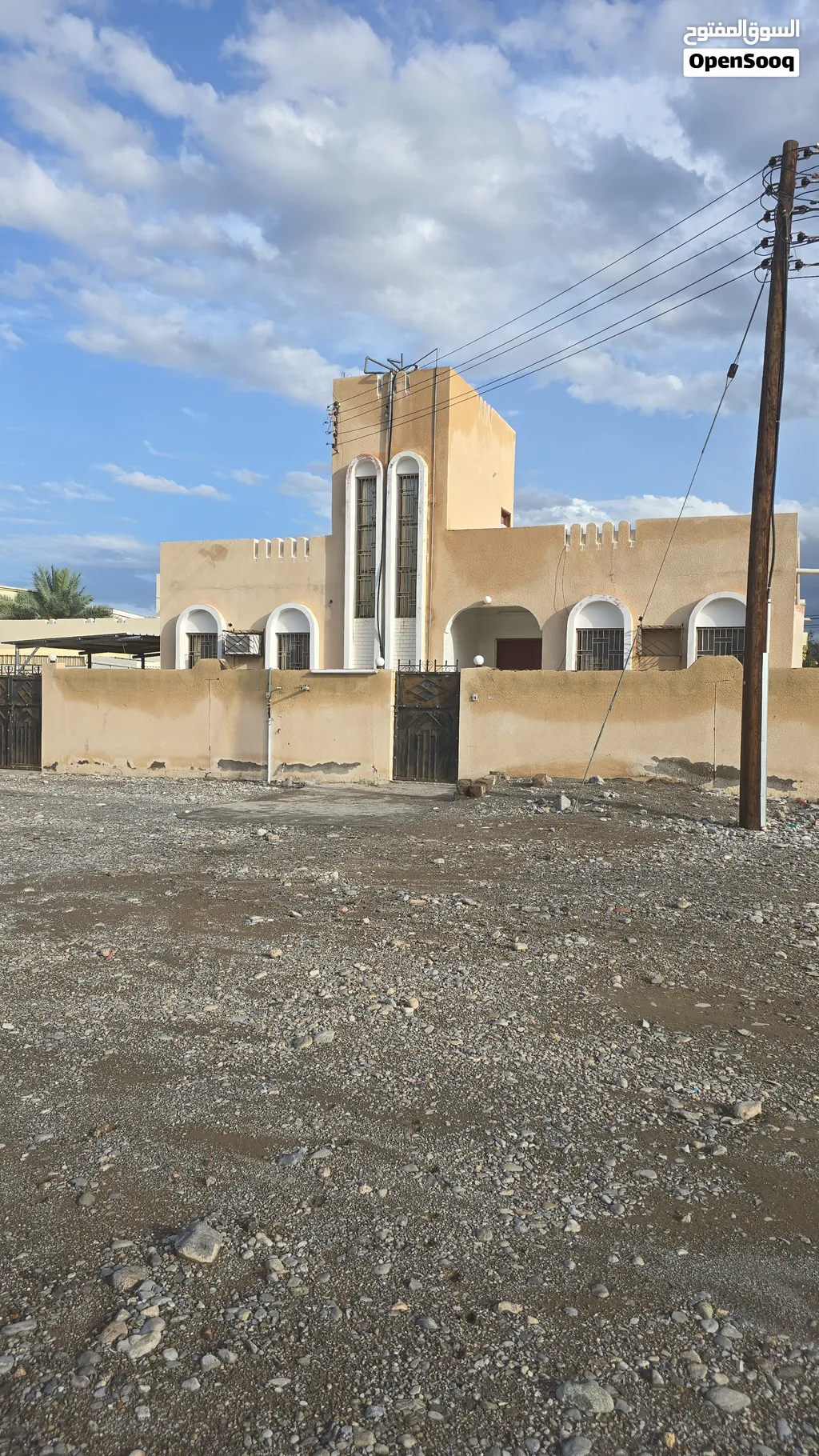 منزل ف الرستاق منطقة حي النهضة الغربية مؤجر مقابل مدرسة حي النهضة للتعليم الأساسي في الخط الأول للب