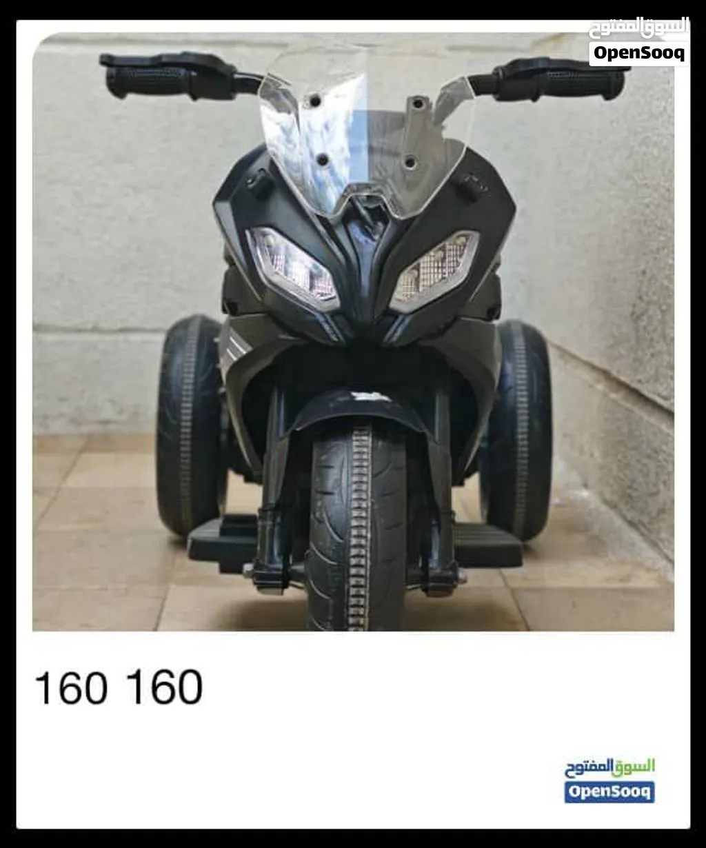 سكوت ثلاثيه العجله/ الموديل مستوحى من دراجات بي ام دبليو. BMW الماركه/ مصممه بتصميم يحمل شعار BMW