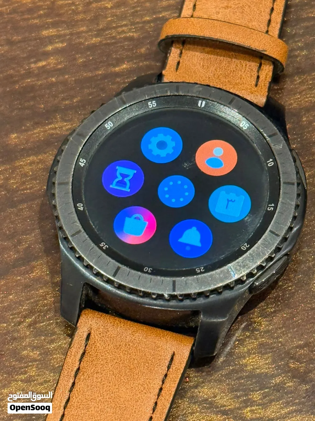 ساعه سامسونج ذكية Samsung Gear S3 Frontier موديل SM-R760 ملاحظه الساعه ليس لديها شاحن
