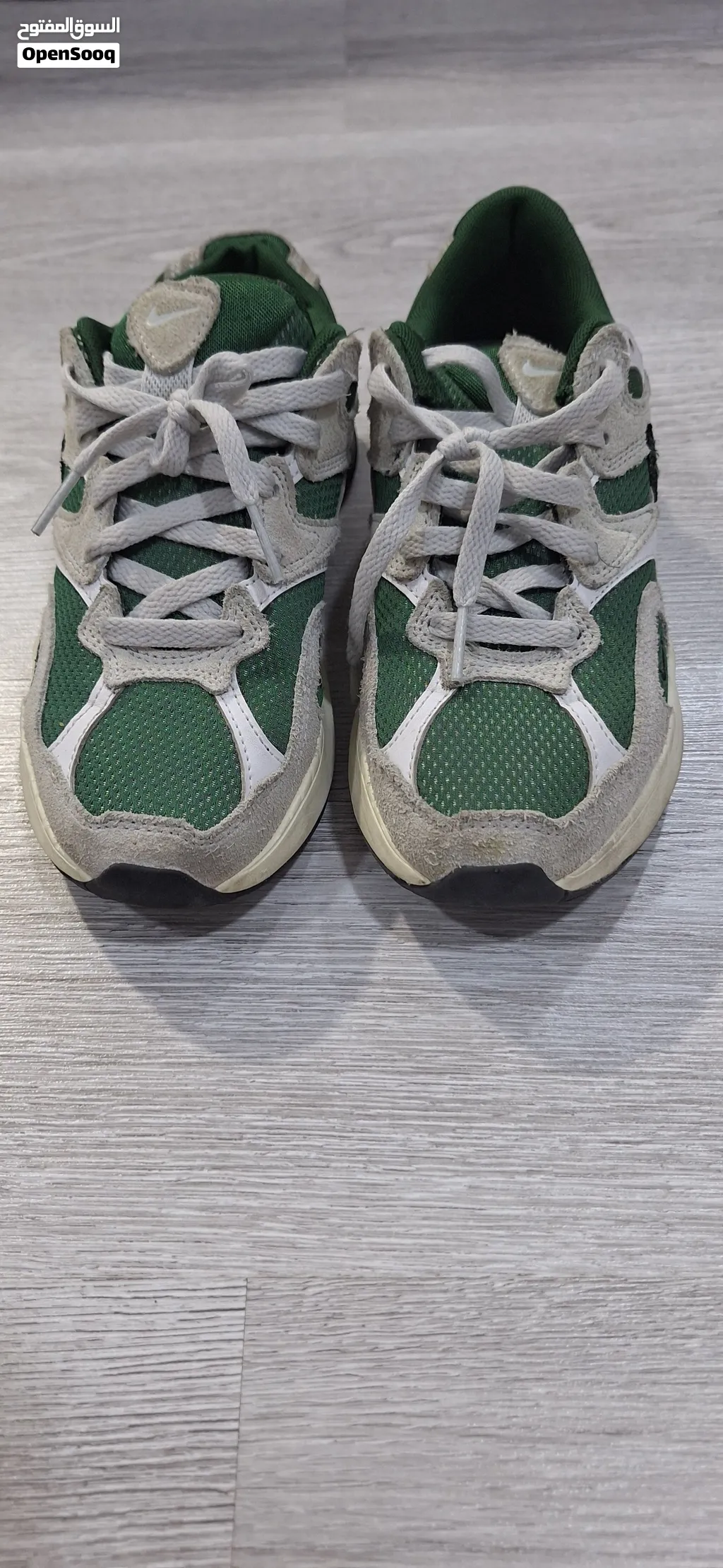 green nike Al8 shoes