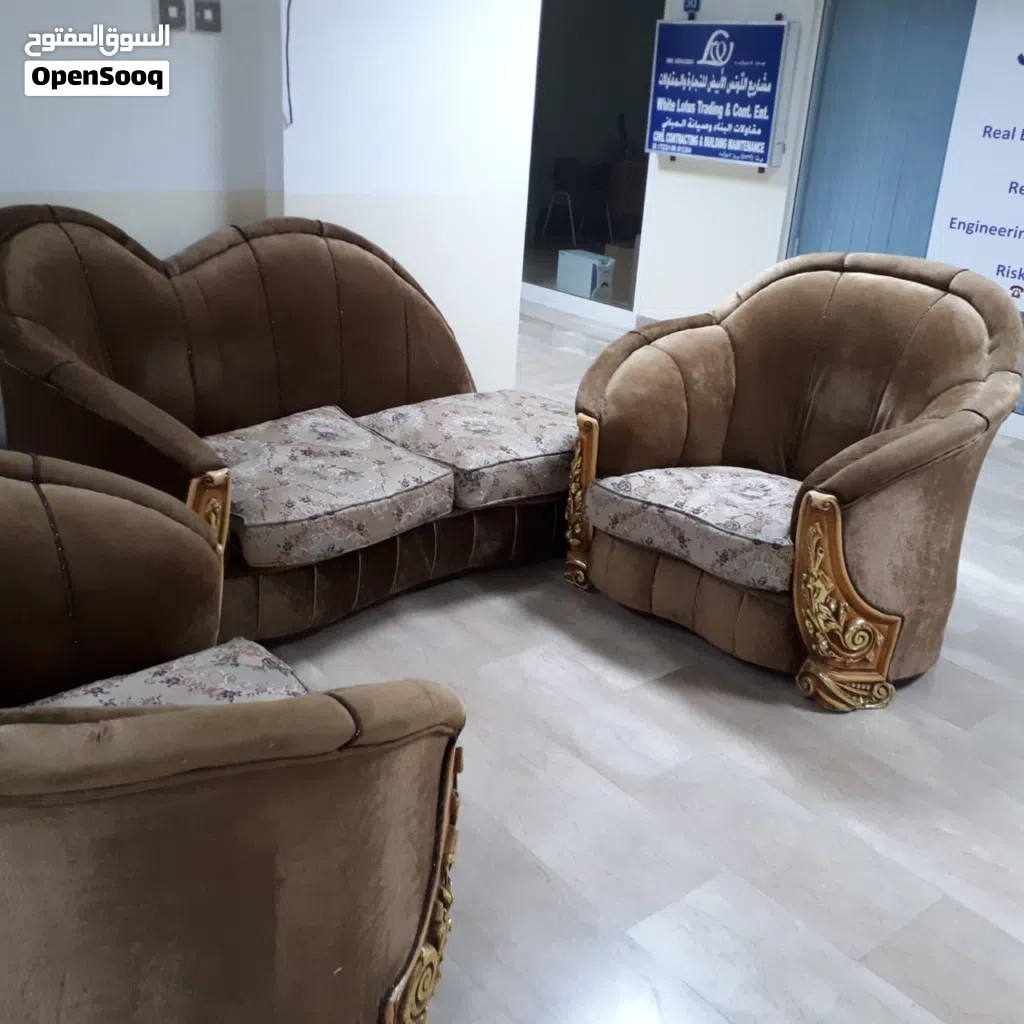 طقم جلوس 3+2+1+1 صناعة مصرية غير مستعمل ولكنه بالمعرض من سنتان