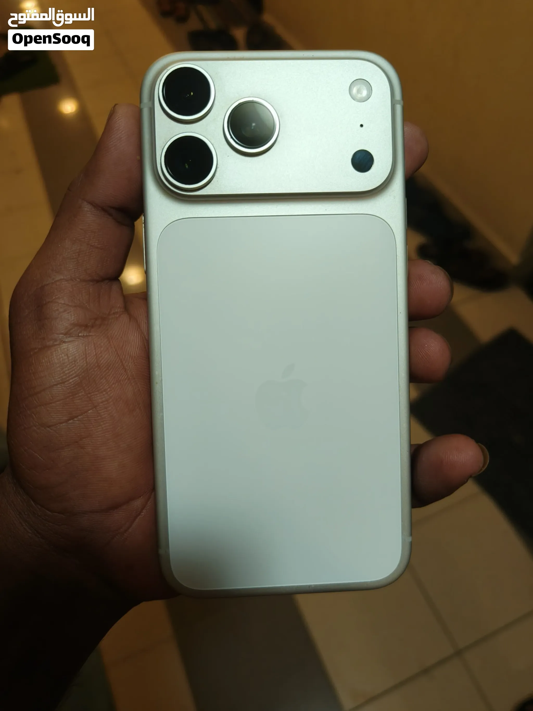 I phone 17 pro max for sale 256gb dual e sim under warranty with free charger box not even sngl dent