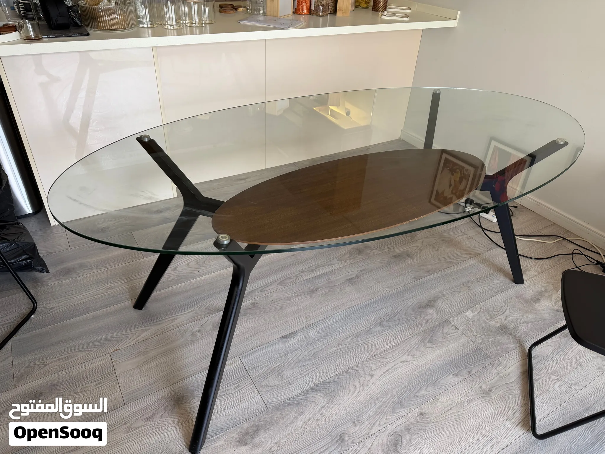 Abyat Glass Dining Table – Excellent Condition (Table Only)