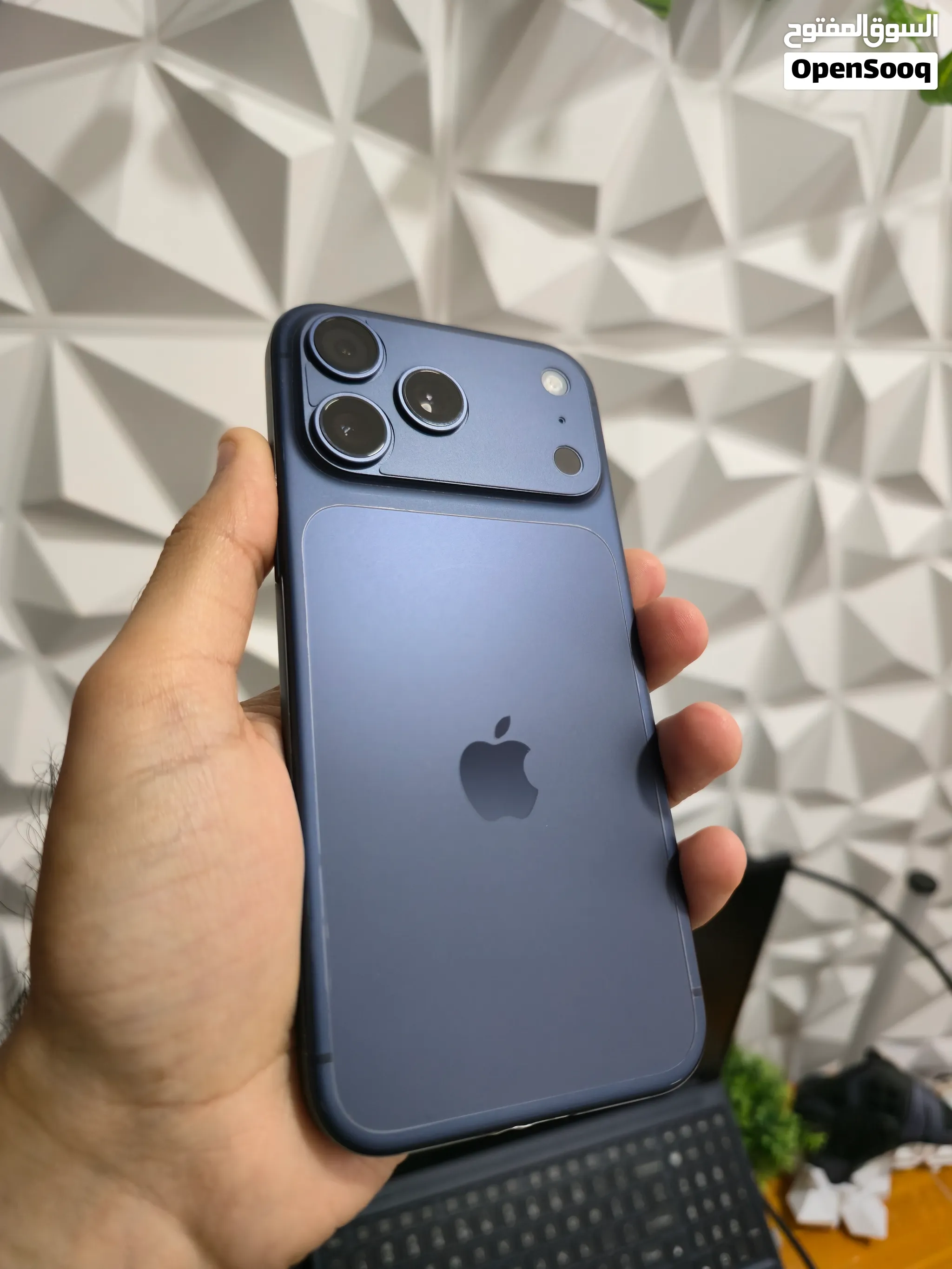 iPhone 17 Pro Max 256GB (Open Box / TDRA / 100% BATTERY).