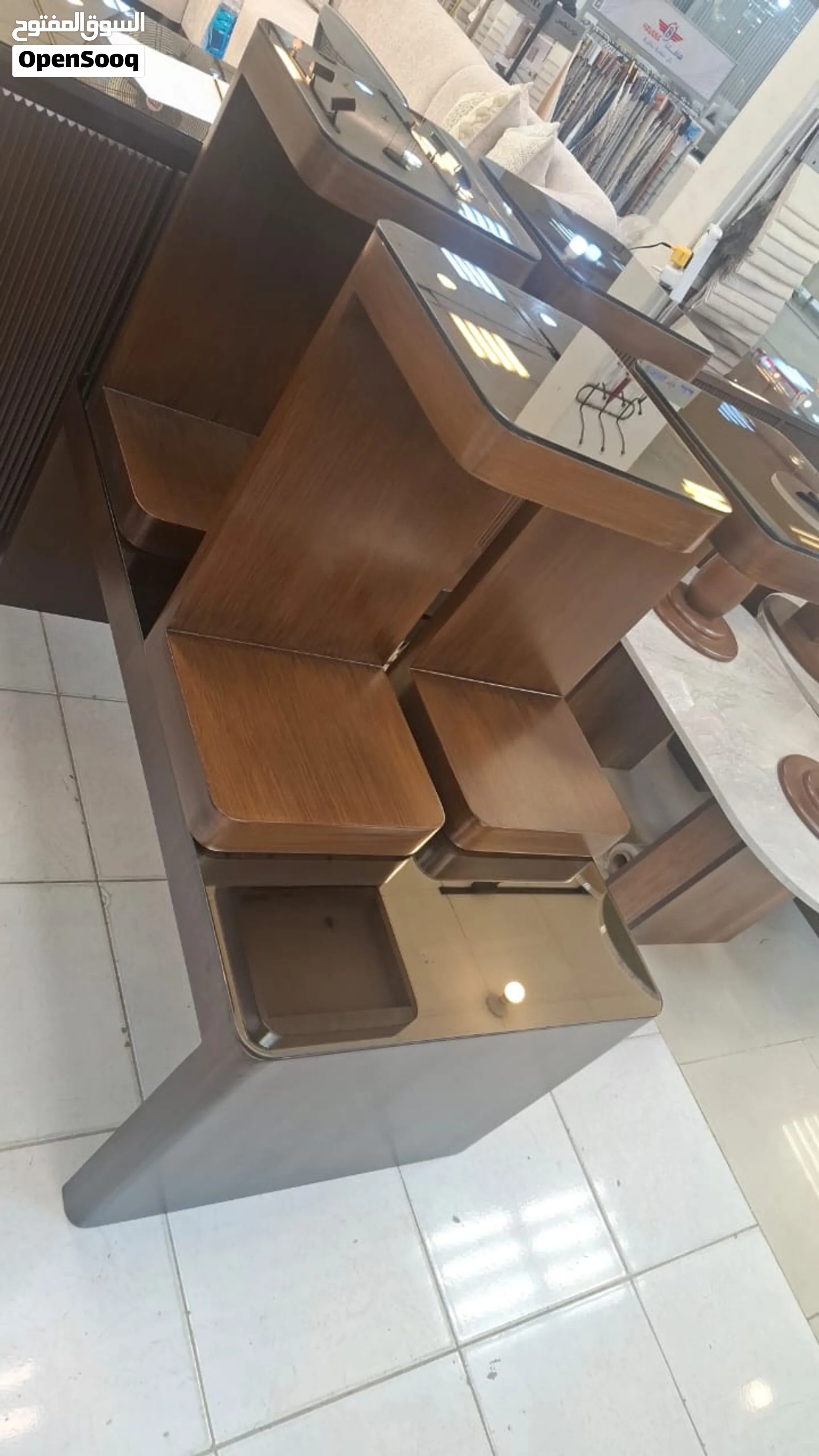 تفصيل طاولات خدمه وسفر طعام وبوفيات ومداخل — صورة 1